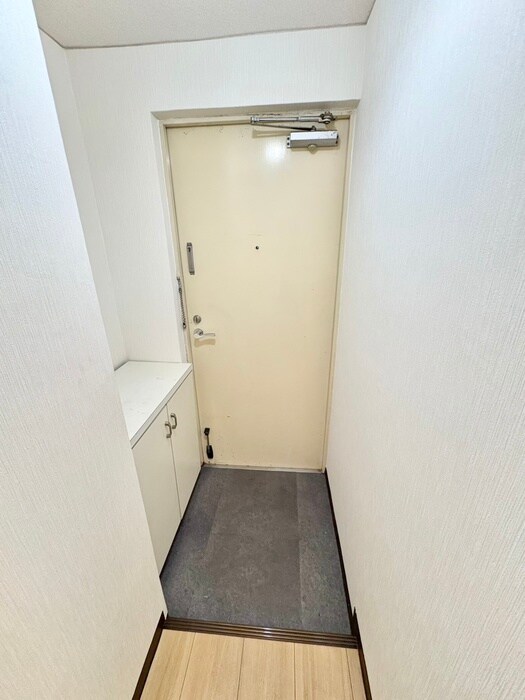 物件内観写真13　(玄関)