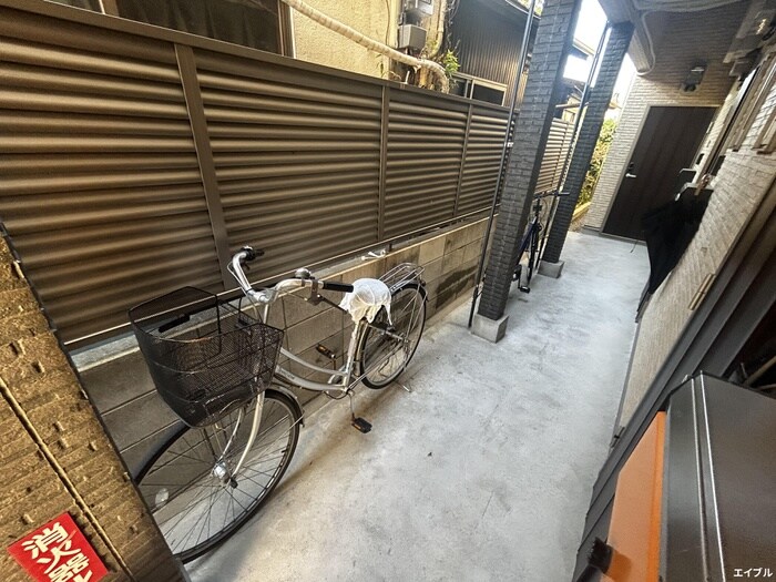 物件外観写真2　(エントランス部分)