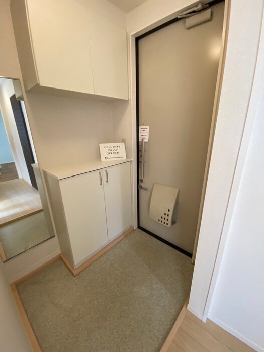 物件内観写真11　(玄関)