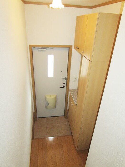 物件内観写真13　(玄関)