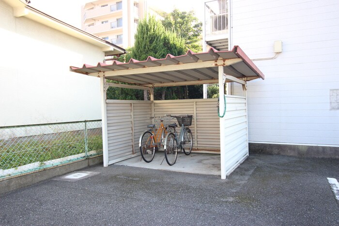 物件外観写真4　(駐輪場)