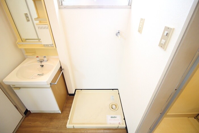 物件内観写真14　(洗濯機置場)