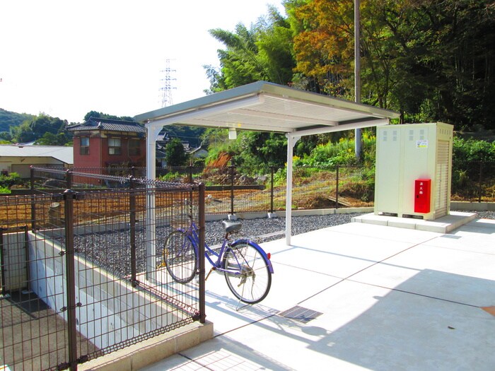 物件外観写真3　(駐輪場)