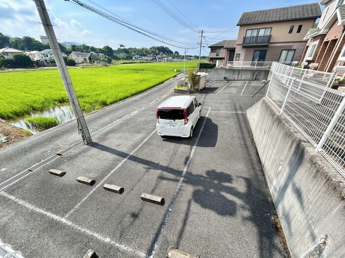 物件外観写真2　(駐車場)