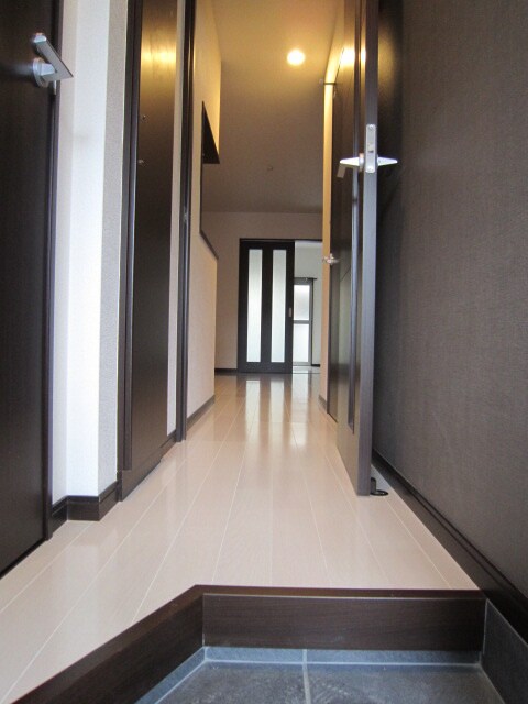 物件内観写真9　(玄関)