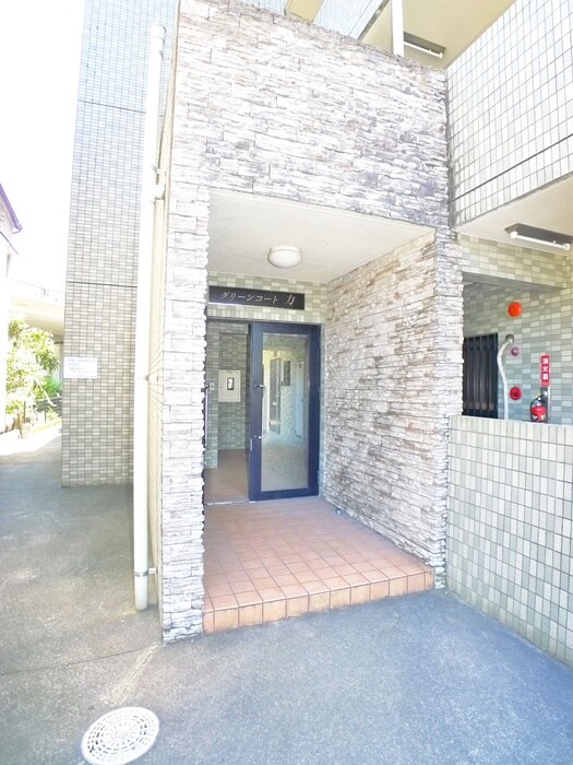 物件外観写真2　(エントランス部分)