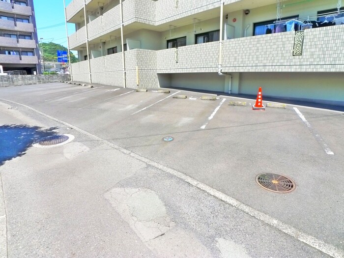 物件外観写真5　(駐車場)