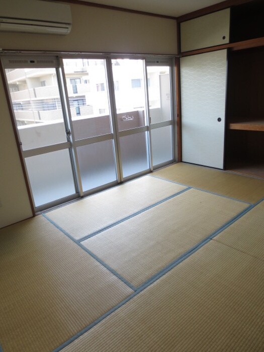 物件内観写真8　(居室)