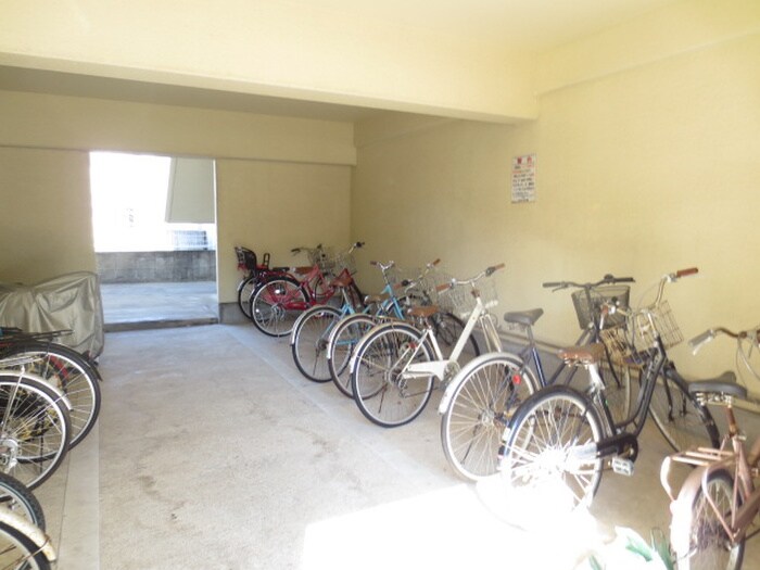 物件外観写真4　(駐輪場)