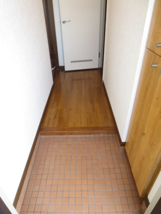 物件内観写真10　(玄関)