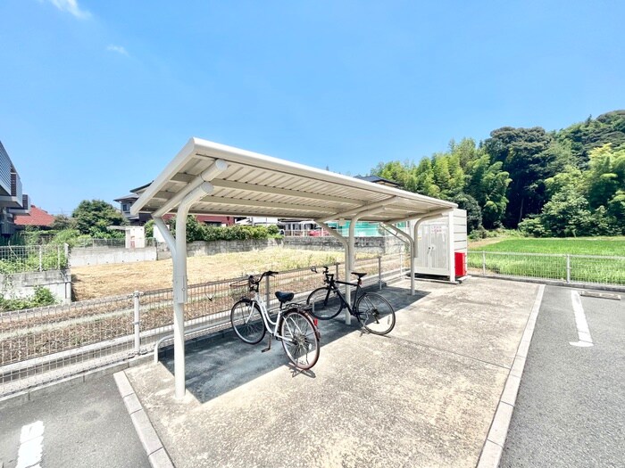 物件外観写真3　(駐輪場)