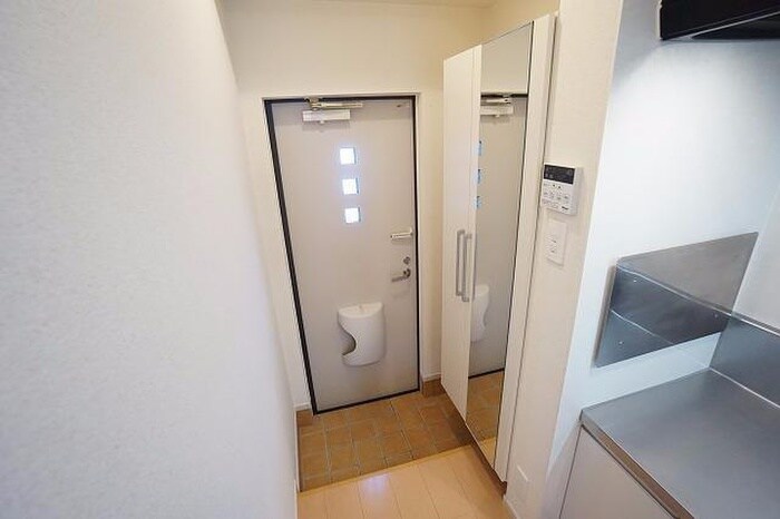 物件内観写真12　(玄関)