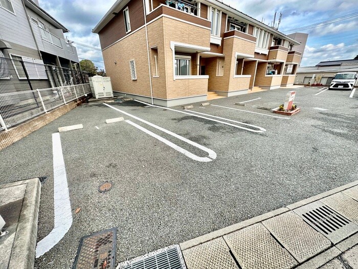 物件外観写真2　(駐車場)