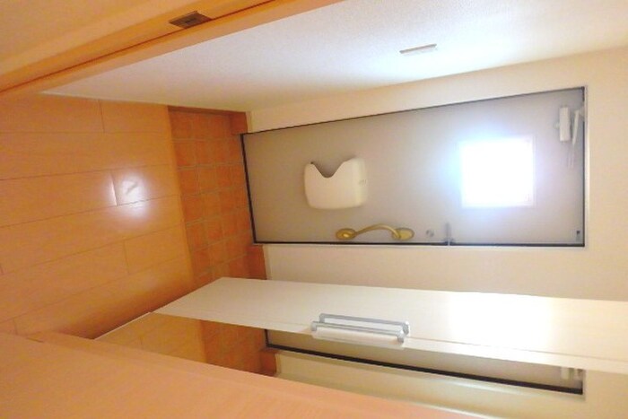 物件内観写真12　(玄関)