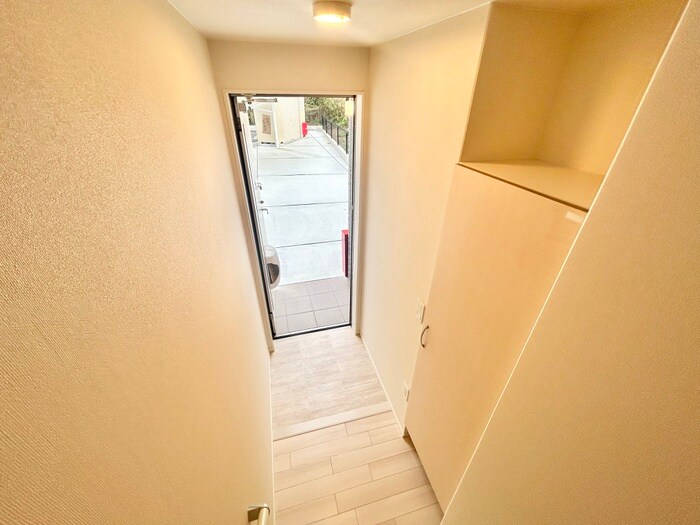 物件内観写真13　(玄関)