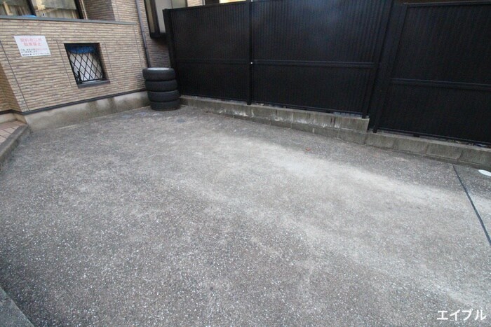 物件外観写真4　(駐車場)
