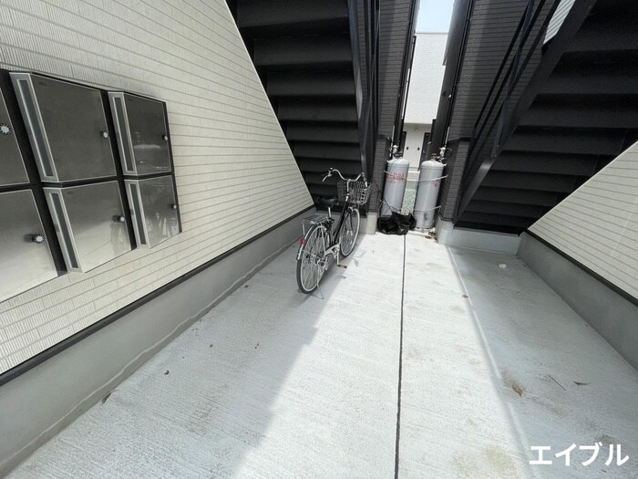 物件外観写真2　(駐輪場)