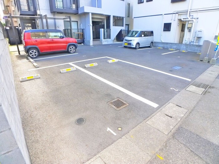 物件外観写真3　(駐車場)