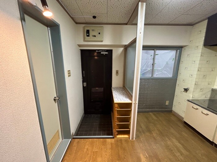 物件内観写真2　(玄関)