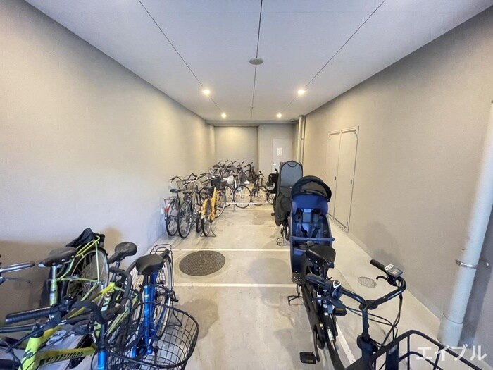 物件外観写真4　(駐輪場)