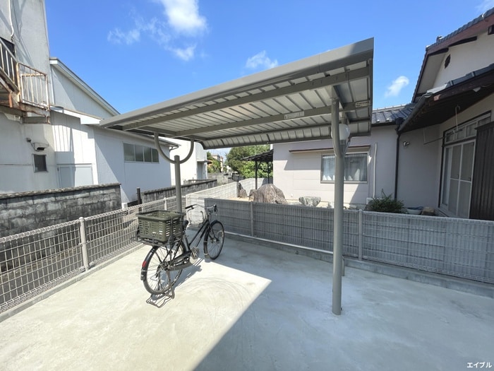 物件外観写真4　(駐輪場)