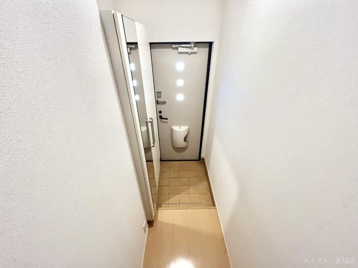 物件内観写真9　(玄関)
