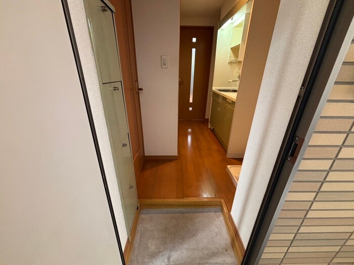物件内観写真7　(玄関)