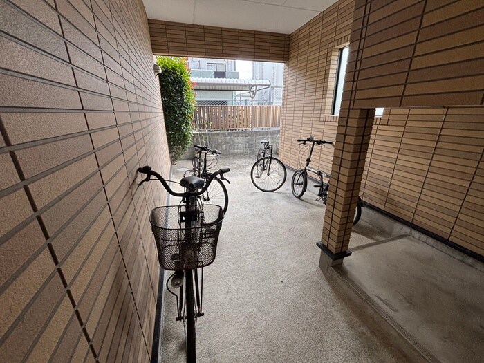 物件外観写真5　(駐輪場)