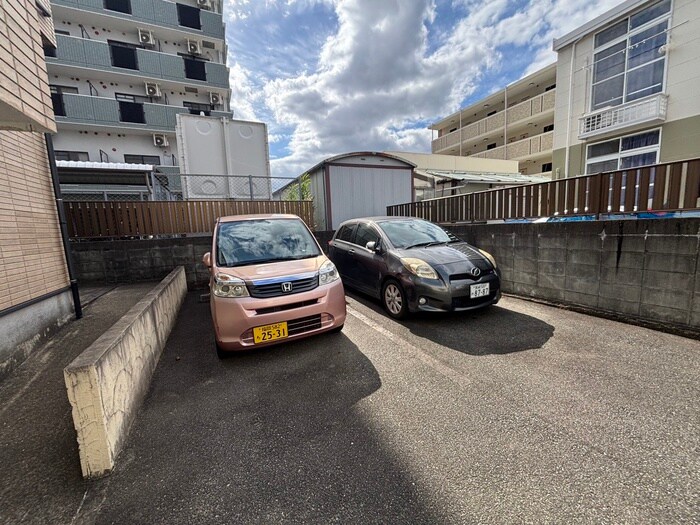 物件外観写真6　(駐車場)