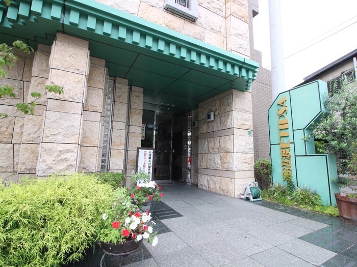 物件外観写真2　(エントランス部分)