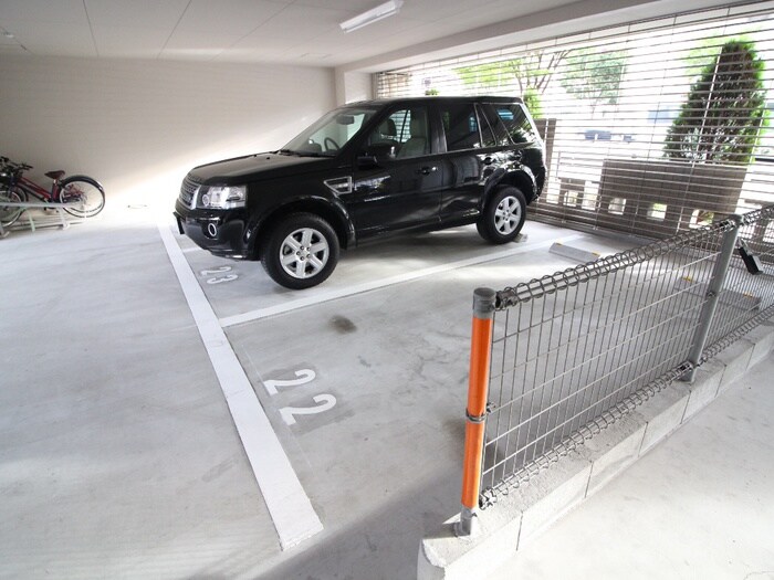 物件外観写真5　(駐車場)