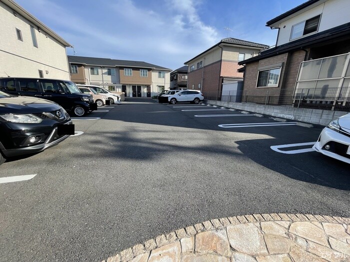 物件外観写真2　(駐車場)