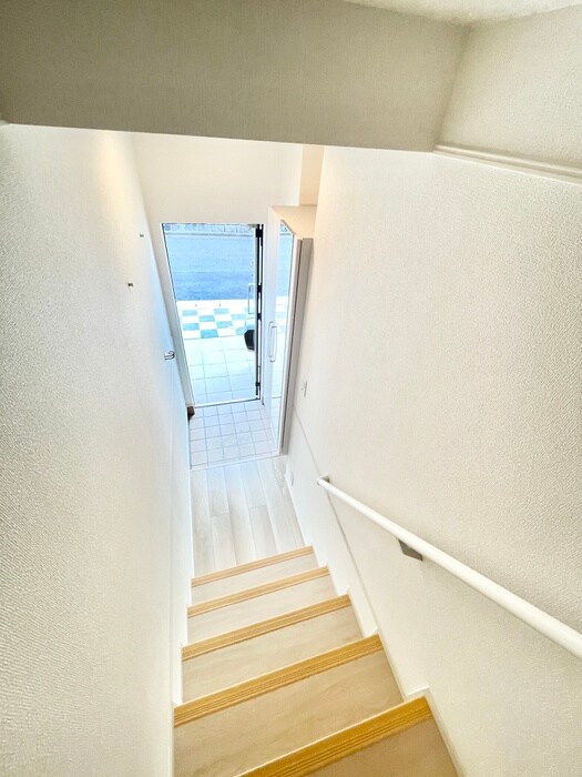 物件内観写真12　(玄関)