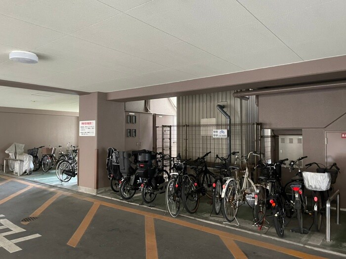 物件外観写真3　(駐輪場)