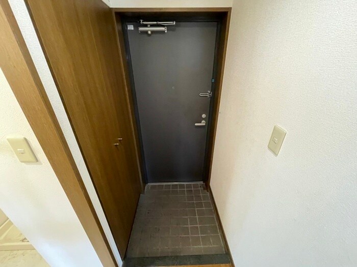 物件内観写真18　(玄関)