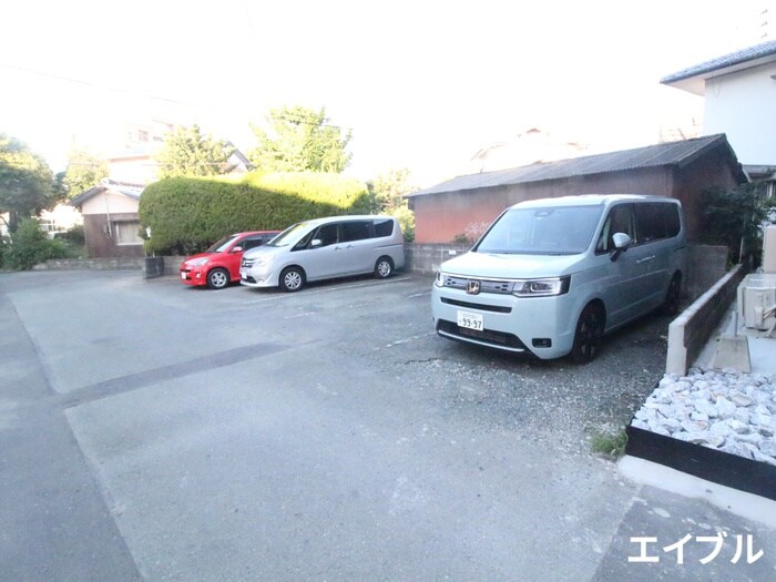 物件外観写真3　(駐車場)