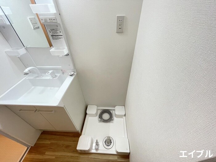 物件内観写真8　(洗濯機置場)