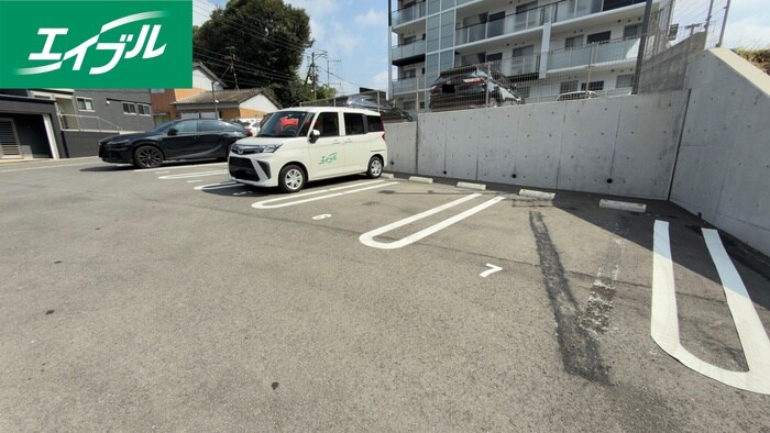 物件外観写真2　(駐車場)