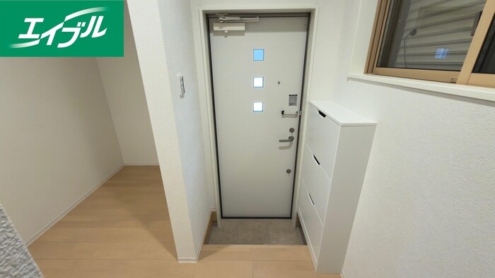 物件内観写真13　(玄関)