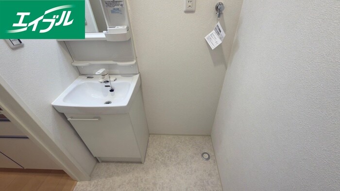 物件内観写真16　(洗濯機置場)