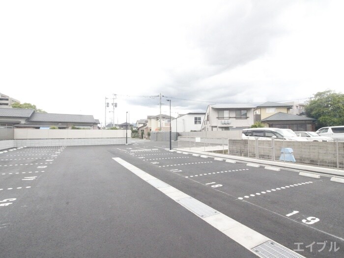 物件外観写真5　(駐車場)