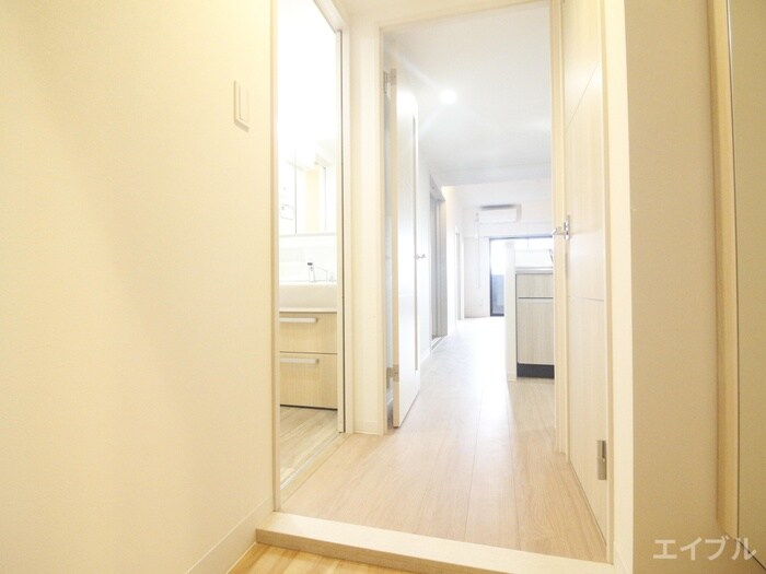 物件内観写真16　(玄関)