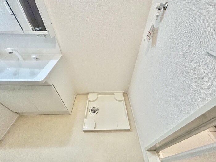 物件内観写真8　(洗濯機置場)