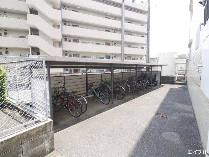 物件外観写真4　(駐輪場)