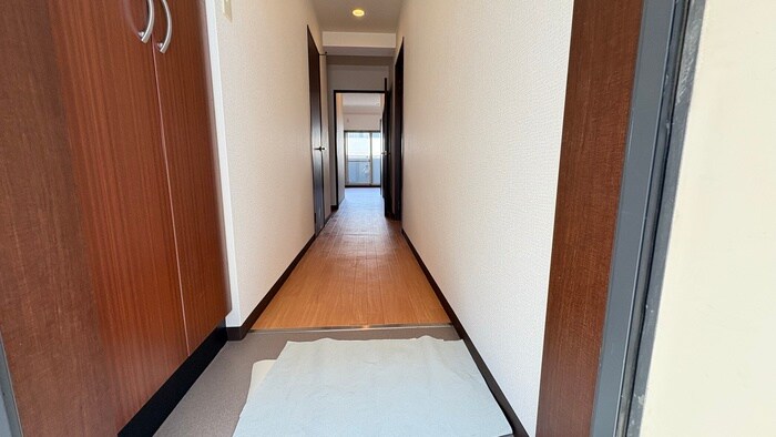 物件内観写真12　(玄関)