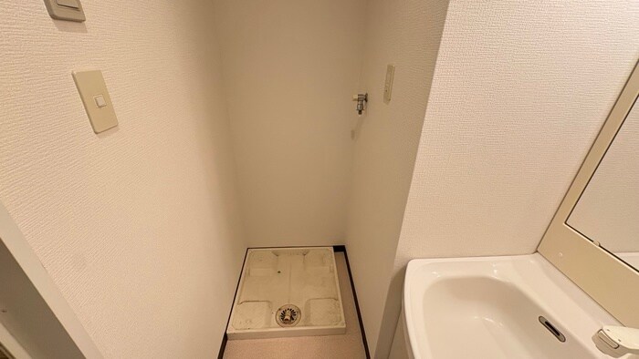 物件内観写真15　(洗濯機置場)