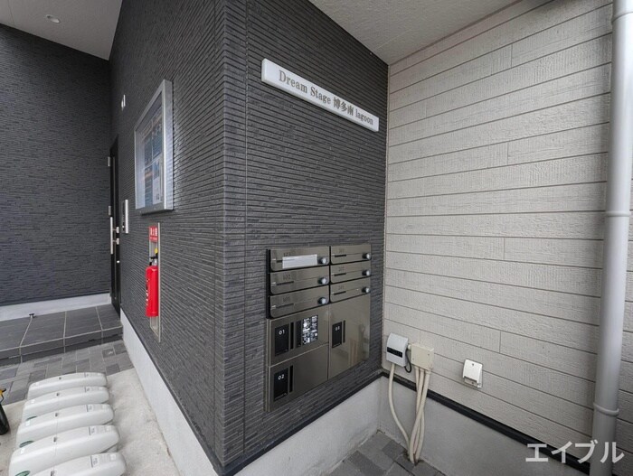 物件外観写真3　(エントランス部分)