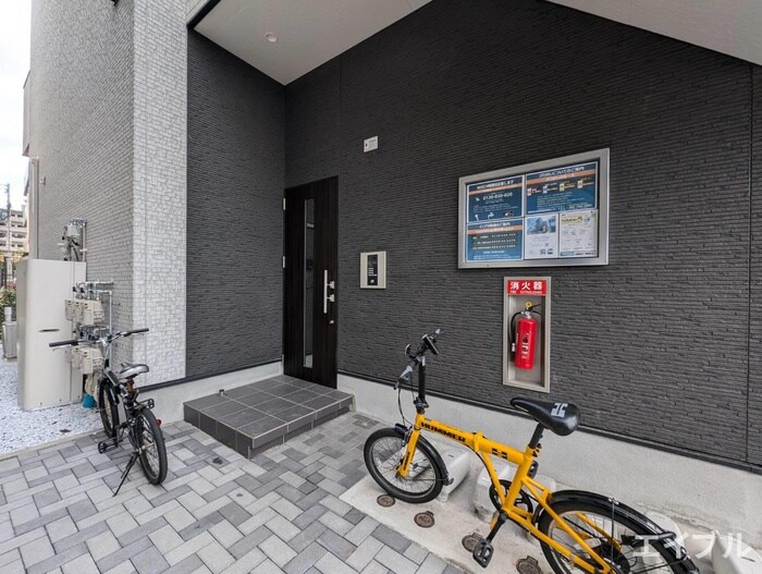 物件外観写真4　(エントランス部分)