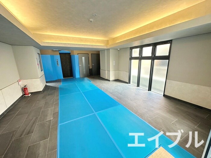 物件外観写真6　(エントランス部分)