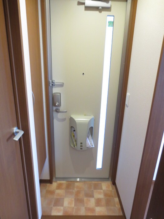 物件内観写真10　(玄関)